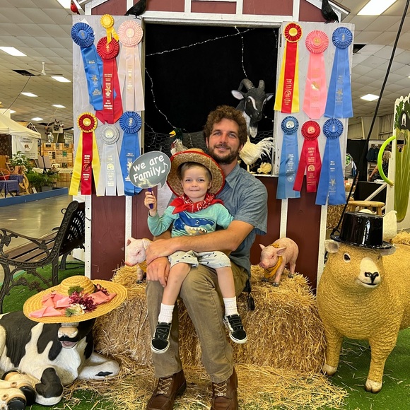 Meet Chris - Picture 4 of 5